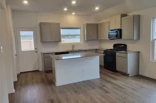 623 Waterway Ave, Hutto, TX 78634 - Photo 2