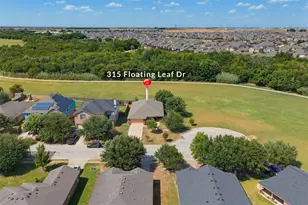315 Floating Leaf Dr, Hutto, TX 78634 - Photo 2