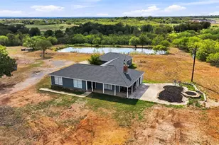 1871 Bridle Path Rd, Luling, TX 78648 - Photo 1
