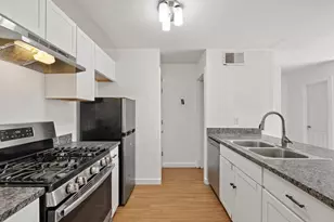 300 E Croslin St, Austin, TX 78752 - Photo 8