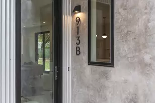 913 Tillery St, Austin, TX 78702 - Photo 2