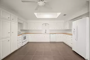 11129 Pinehurst Dr, Austin, TX 78747 - Photo 12