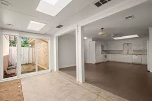 11129 Pinehurst Dr, Austin, TX 78747 - Photo 16