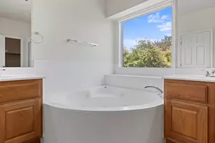 13125 Appaloosa Chase Dr, Austin, TX 78732 - Photo 10
