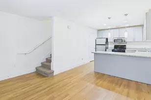 711 W 32nd St, Austin, TX 78705 - Photo 4