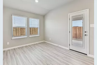129 Sleep Hollow, Jarrell, TX 76537 - Photo 4