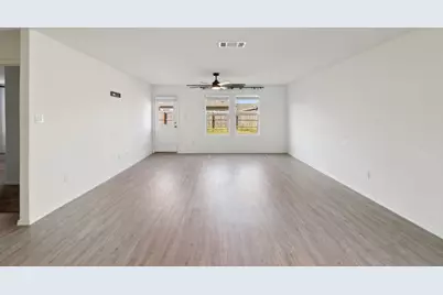 9028 James Bowie, Seguin, TX 78155 - Photo 2