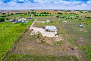 1889 Co Rd 487, Taylor, TX 76574 - Photo 32
