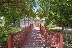 4616 E Cesar Chavez St, Austin, TX 78702 - Photo 1