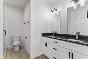 1130 Spur St, Austin, TX 78721 - Photo 14