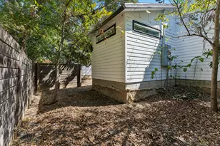 1130 Spur St, Austin, TX 78721 - Photo 32