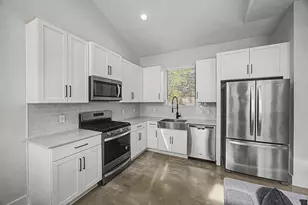7102 Providence Ave, Austin, TX 78752 - Photo 6