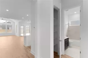 320 W Faulkner St, Liberty Hill, TX 78642 - Photo 4