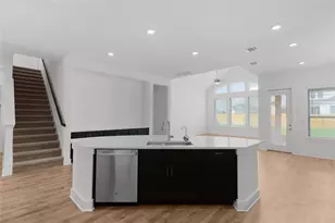 320 W Faulkner St, Liberty Hill, TX 78642 - Photo 8