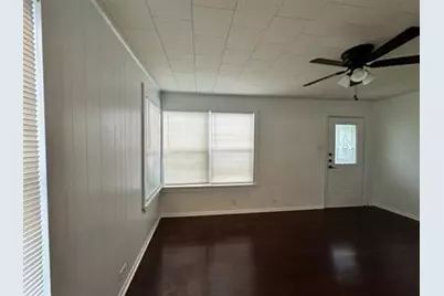 415 N Doak Street, Taylor, TX 76574 - Photo 2