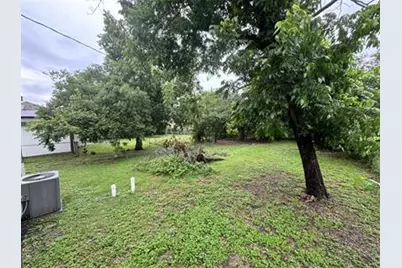 415 N Doak Street, Taylor, TX 76574 - Photo 10