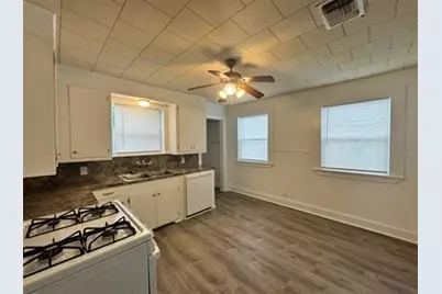 415 N Doak Street, Taylor, TX 76574 - Photo 8
