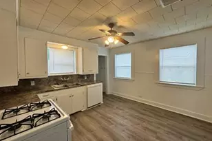 415 N Doak St, Taylor, TX 76574 - Photo 8