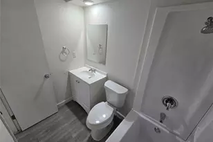 202 Northcrest Cir, Austin, TX 78752 - Photo 10
