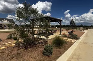 802 S Creek St, Fredericksburg, TX 78624 - Photo 18