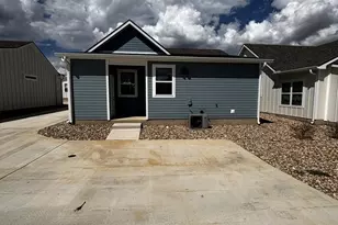 802 S Creek St, Fredericksburg, TX 78624 - Photo 16