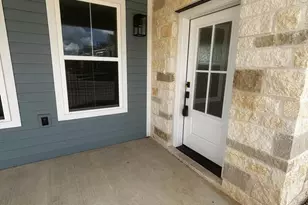 802 S Creek St, Fredericksburg, TX 78624 - Photo 2