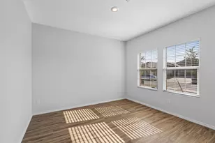 321 S Arnage Dr, Hutto, TX 78634 - Photo 2