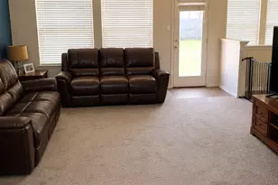 124 Langtry Ln, Jarrell, TX 76537 - Photo 10