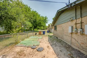 838 N Meadows Dr, Austin, TX 78758 - Photo 28