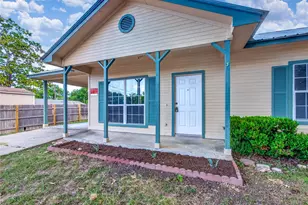 403 Davidson Dr, Taylor, TX 76574 - Photo 2