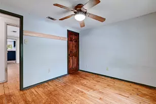 1181 Ridgeway Dr, Austin, TX 78702 - Photo 16