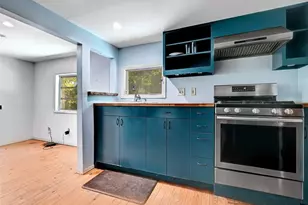 1181 Ridgeway Dr, Austin, TX 78702 - Photo 10