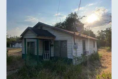 908 N Vogelsang Avenue, Cameron, TX 76520 - Photo 1