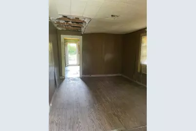 908 N Vogelsang Avenue, Cameron, TX 76520 - Photo 2