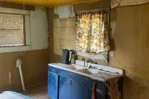 908 N Vogelsang Ave, Cameron, TX 76520 - Photo 6