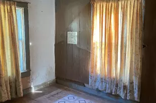 908 N Vogelsang Ave, Cameron, TX 76520 - Photo 4