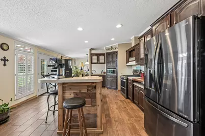 541 Hidden Oaks Drive, Elgin, TX 78621 - Photo 10