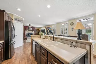 541 Hidden Oaks Dr, Elgin, TX 78621 - Photo 10