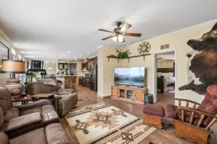 541 Hidden Oaks Dr, Elgin, TX 78621 - Photo 6