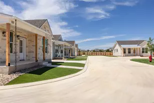 802 S Creek St, Fredericksburg, TX 78624 - Photo 18