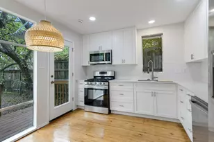 112 E Skyview Rd, Austin, TX 78752 - Photo 2