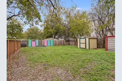 112 E Skyview Road, Austin, TX 78752 - Photo 10