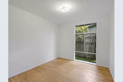 112 E Skyview Road, Austin, TX 78752 - Photo 8