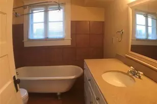 615 W 37th St, Austin, TX 78705 - Photo 8