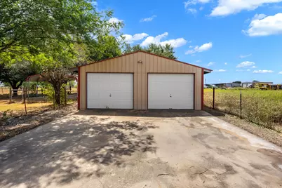 201 930 Private Rd, Taylor, TX 76574 - Photo 2