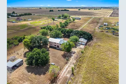 201 930 Private Rd, Taylor, TX 76574 - Photo 4
