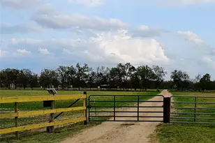 1042 Los Ranchitos Rd, Cameron, TX 76567 - Photo 1