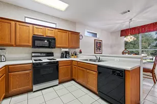 121 Larkspur Ln, Georgetown, TX 78633 - Photo 8