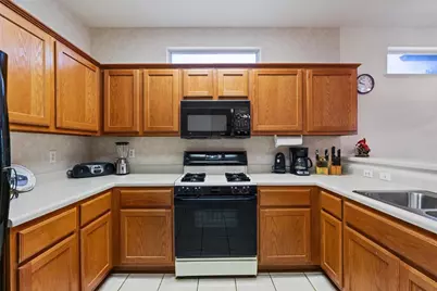 121 Larkspur Lane, Georgetown, TX 78633 - Photo 10