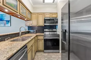 802 S 1st St, Austin, TX 78704 - Photo 8